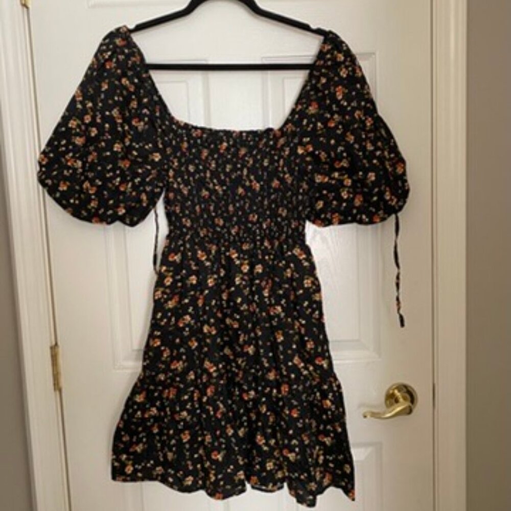 black puff-sleeve floral mini dress